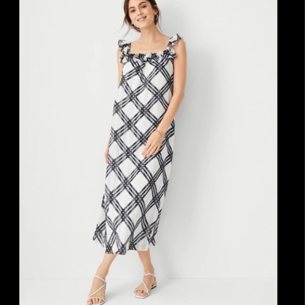 Ann Taylor Sleeveless Ruffle Neckline and Straps in Navy/White Plaid Size 16